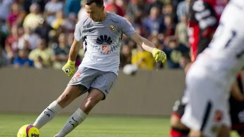 Marchesín pateó un tiro libre en el amistoso contra Xolos.