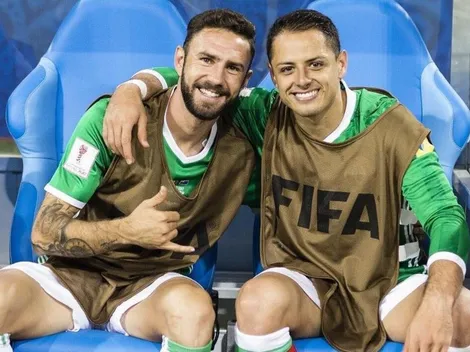 Layún tiene un fan muy especial: mira cómo lo recibió Chicharito
