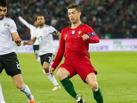 Cristiano Ronaldo en modo Neymar sobre la linea