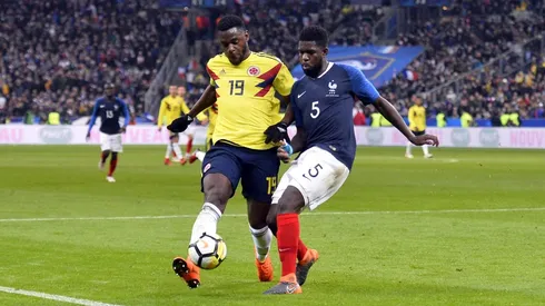 Umtiti enfrentando a la Selección Colombia