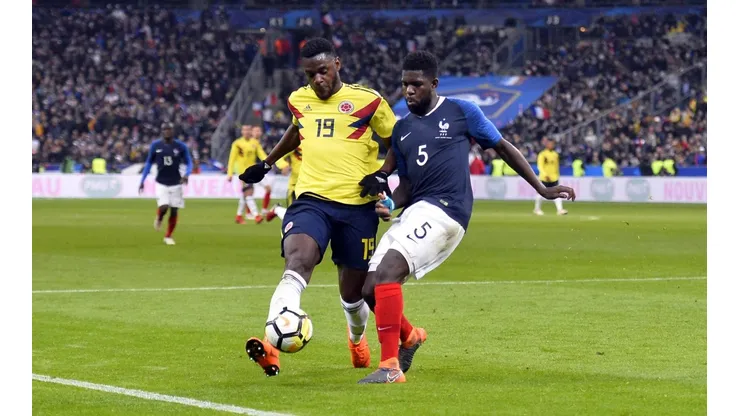 Umtiti enfrentando a la Selección Colombia