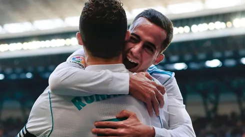 Lucas abrazando a Cristiano Ronaldo en el Real Madrid