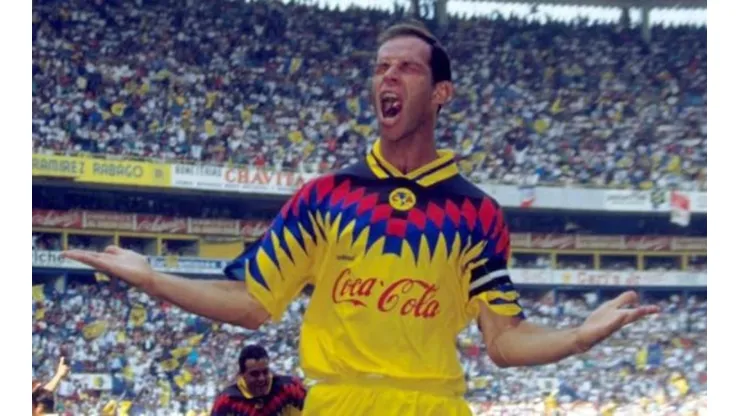 El delantero convirtió 192 goles en el América.
