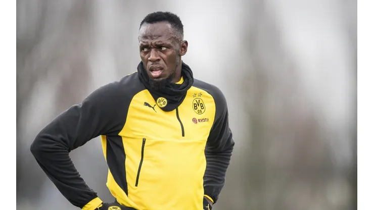 VELOCIDAD DE MENTE. Bolt tiró un caño y dejó en claro que va en serio por su sueño de ser futbolista.