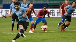 LUCHO HISTÓRICO. Suárez llegó a 50 goles con La Celeste.