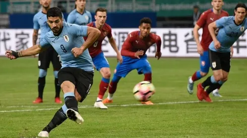 LUCHO HISTÓRICO. Suárez llegó a 50 goles con La Celeste.