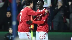 Pione Sisto (derecha) fue el autor del único tanto del juego