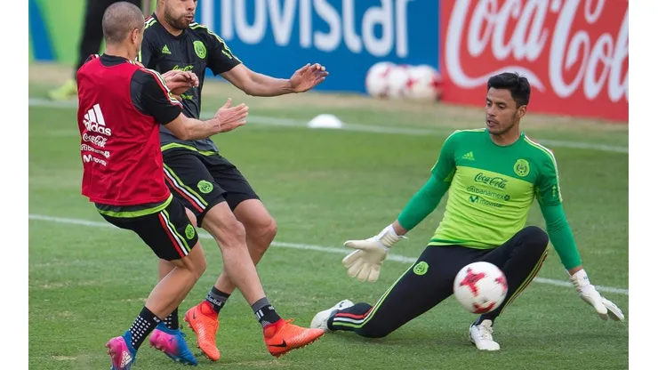 Mientras el equipo se entrena en California, se discuten otros temas no menos importantes