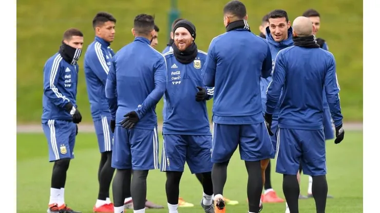 EL REY. Lionel Messi sonríe en el entrenamiento de la Selección Argentina.