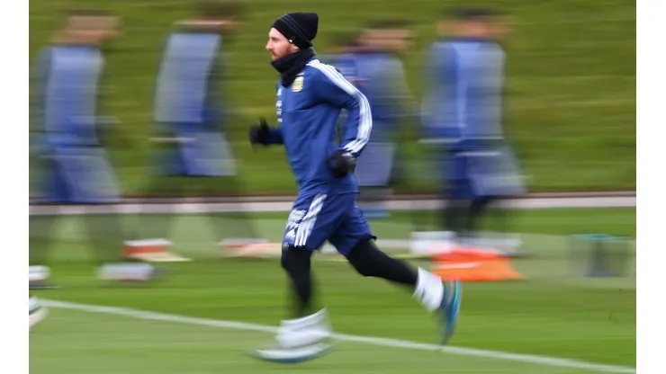 A OTRA VELOCIDAD. Messi durante su primer entrenamiento con la Selección Argentina (Foto: Getty).