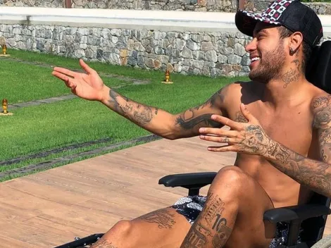Neymar se fue de fiesta con la muleta al hombro