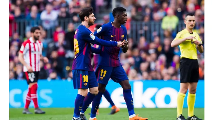 Dembélé, jugador de Barcelona, junto a Lionel Messi