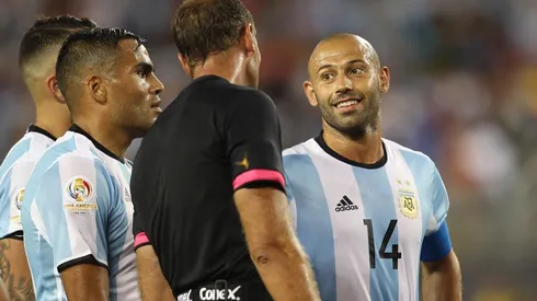 Mascherano se mató de risa por el homeless de Manchester que quiso pegarle a Arévalo