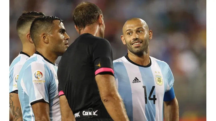 Mascherano se mató de risa por el homeless de Manchester que quiso pegarle a Arévalo