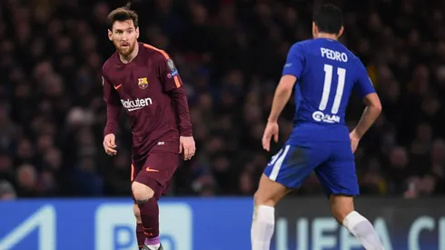 Lionel Messi enfrentando a Pedro, su amigo.