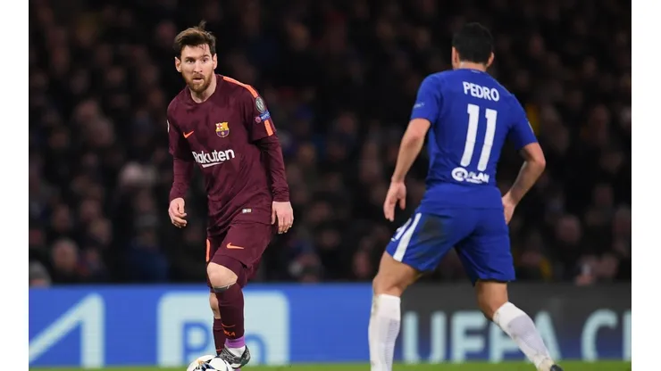 Lionel Messi enfrentando a Pedro, su amigo.