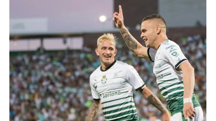 Santos Laguna mira a todos desde arriba.