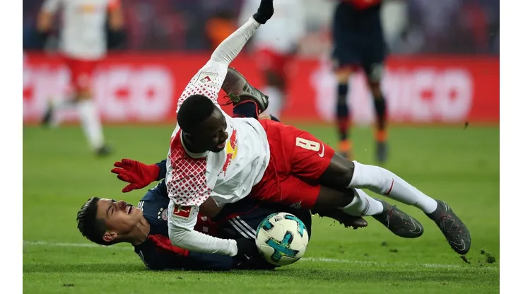 James casi recibe un golpe en la cara por una pelea entre Ribery y Keita
