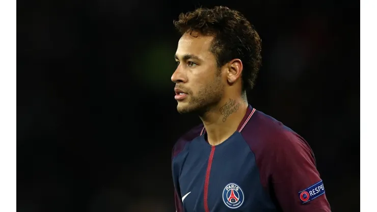 Neymar quiere más dinero.