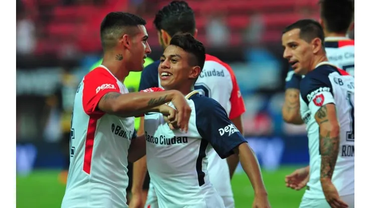 Nahuel Barrios abrió la cuenta para San Lorenzo.