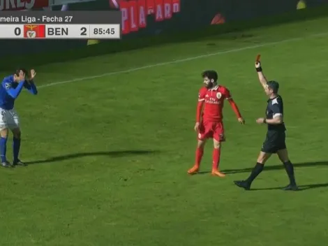 Nada que hacer: Expulsan a Briseño por brutal entrada contra el Benfica