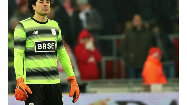 Memo Ochoa, arquero de Standard de Lieja