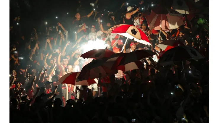 La hinchada de River festejando en Mendoza.