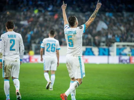 Ocampos la recibió en la punta, acumuló rivales, amagó para el medio y la clavó abajo