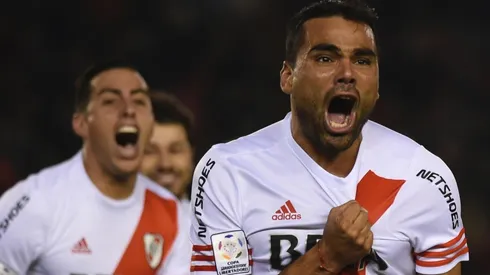 GABI CORAZÓN. Mercado festejó a la distancia el triunfo de River.