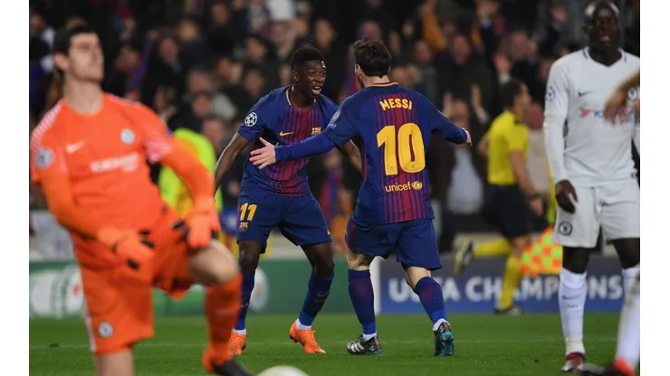 Dembélé festejando su gol con Lionel Messi de ayer.
