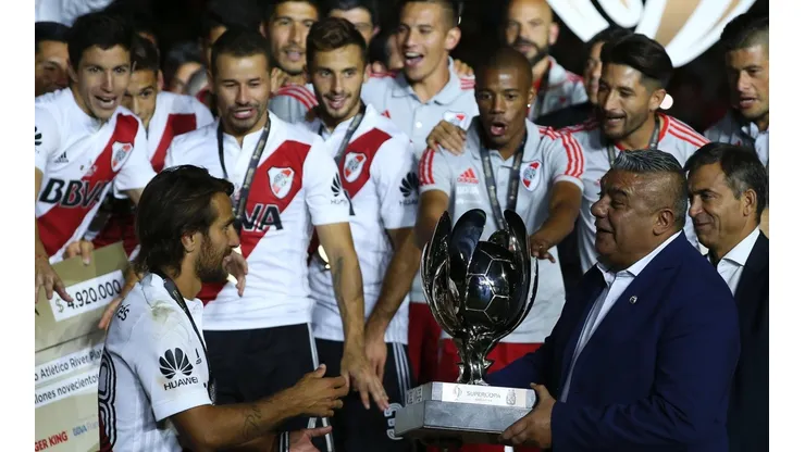 Los jugadores de River al Chiqui Tapia: "Vos sos hincha de Boca, la p... madre que te parió"
