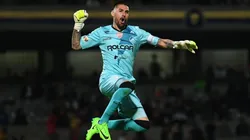 Yosgart Gutierrez celebra gol de Necaxa en CU