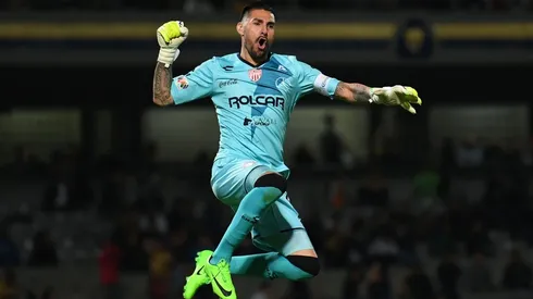 Yosgart Gutierrez celebra gol de Necaxa en CU