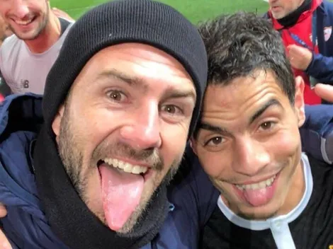 Layún no jugó, pero festejó igual con sus compañeros del Sevilla