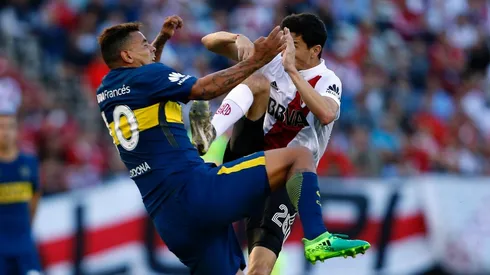 ¡DESPACIO, MUCHACHOS! Nacho y Cardona, titulares en la Supercopa, antes de la expulsión del primero en el último Clásico oficial.