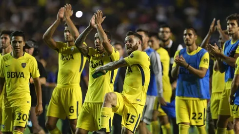 ¡UN EQUIPO QUE VUELA! Los futbolistas están varados en el aeroparque.