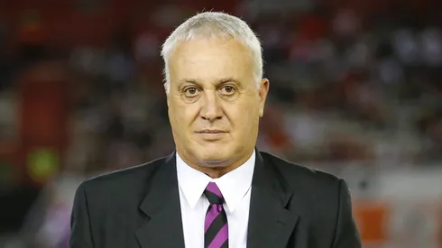 SE LA JUGÓ. Al Beto no le importó evitar la mufa: ¡dijo que el Millonario gana fácil!