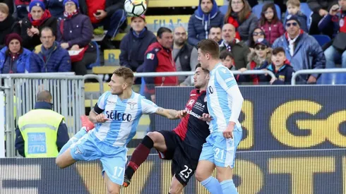 ESTÁ PARA EL CIRCO. Immobile empató el partido en la última con un tremendo taco aéreo.