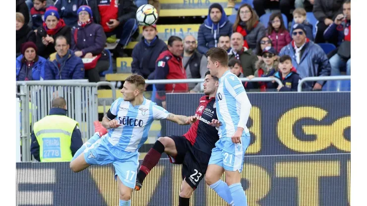ESTÁ PARA EL CIRCO. Immobile empató el partido en la última con un tremendo taco aéreo.