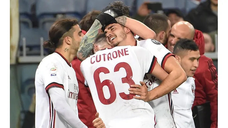 ¡LOCURA! El banco de Milan estalló para abrazar a Silva.