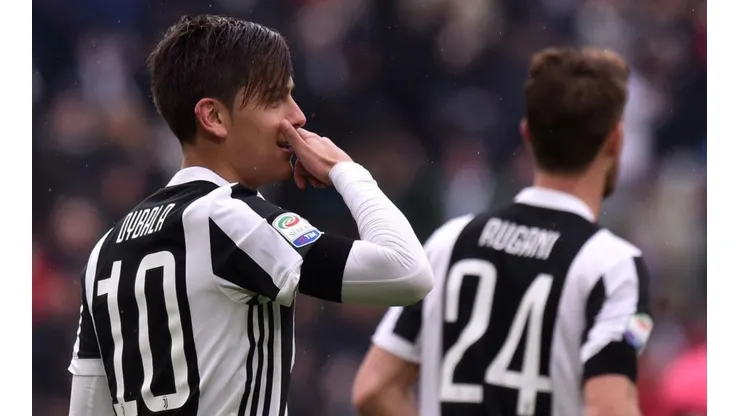 Dybala y su festejo característico.