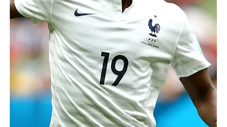 ¡TRÈS BELLE! La camiseta de Francia siempre da la nota.