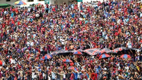 Los hinchas ya pueden comprar su nueva indumentaria de Deportivo Quito.