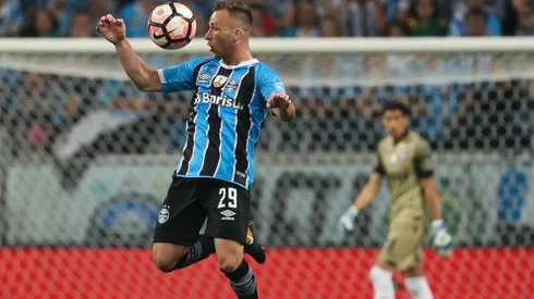 En un mercado que se disparó al infinito, Barcelona se aseguró a Arthur por 30 millones