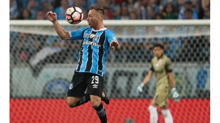 En un mercado que se disparó al infinito, Barcelona se aseguró a Arthur por 30 millones