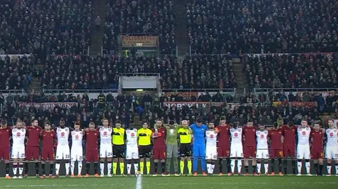 Los jugadores de Roma y Torino, unidos.