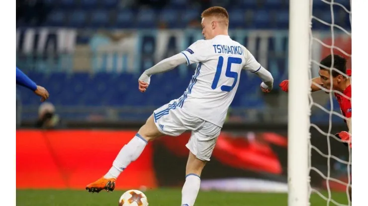 TACAZO. Tsyhankov empató el partido con un gol de lujo.