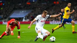 No hubo magia: Harry Kane gambeteó a Buffon, pero le erró a la portería