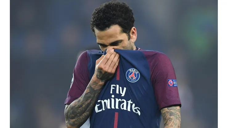 Dani Alves, defensor de Paris Saint Germain.