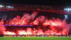 AQUÍ ESTÁ PARÍS. El equipo no acompañó a los hinchas, que montaron una fiesta en la tribuna.